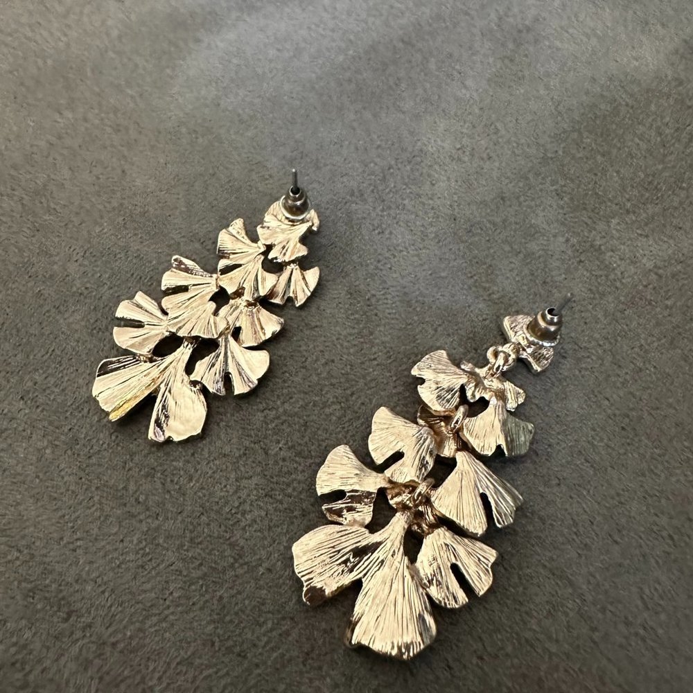 Gorgeous Dangle Star Gold Earrings